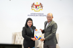 Sidang Media Penyerahan Pelan Tindakan Hala Tuju Unit Transformasi Masyarakat India Malaysia (MITRA) kepada YAB Perdana Menteri Malaysia 